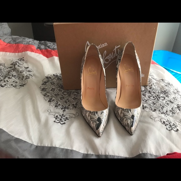 Christian Louboutin - Picture 2 of 5